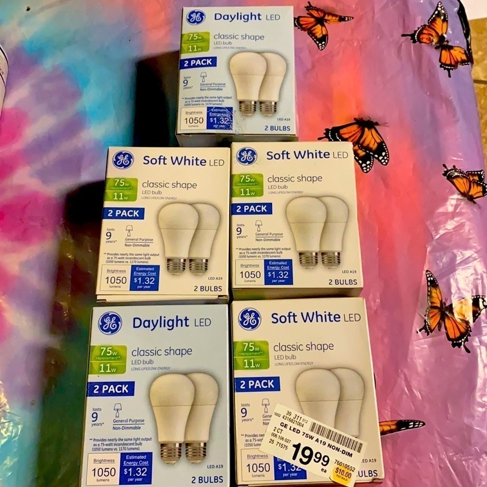 Soft White Classic Shape LED Light Bulb Bundle NWT Household Lighting